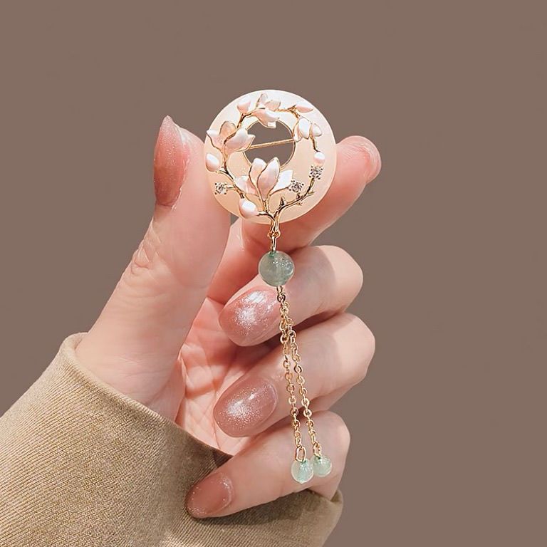 New Magnolia Flower Tassel Brooch High-end Women's Safety Buckle Brooch Temperament Elegant Cheongsam Hanfu Accessories_voghion.com