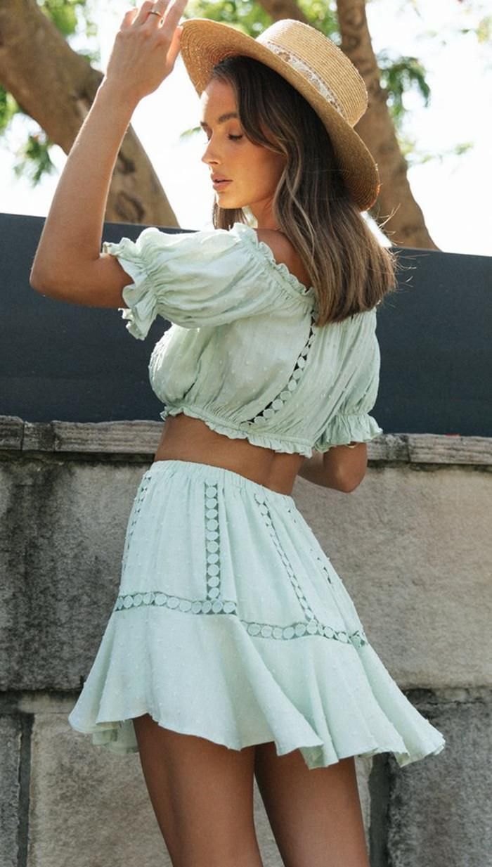 Ensemble deux pièces pour femme, haut asymétrique en dentelle et jupe courte sexy_voghion.com