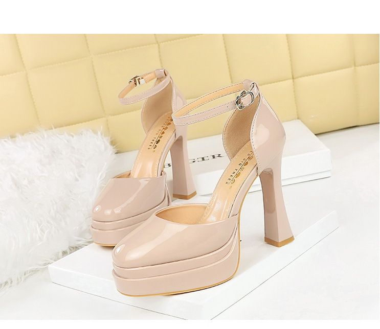 Hollow Bag Head Sandals Women's Round Head One-word Buckle Hollow Women's Shoes Thick Heel Double-layer Waterproof Table High Heels_voghion.com