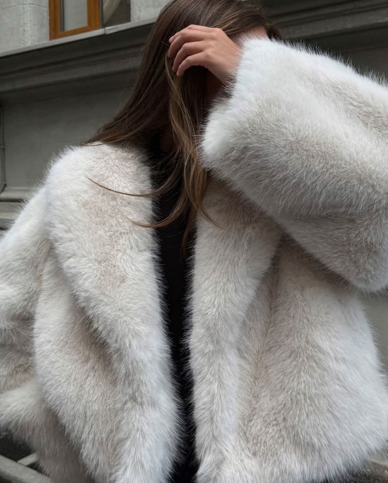 Kunstpelzmantel mit Schalkragen für Damen, elegante ethische Oberbekleidung mit abnehmbarem Fuchspelzbesatz, Winterjacke in Weiß/Schwarz/Khaki/Hellbraun_voghion.com