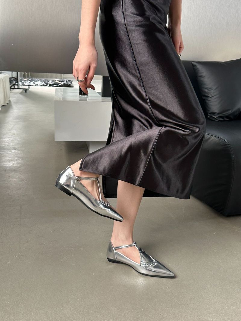 Primavera/Estate 2024 Nuove scarpe basse con punta cava, a forma di T, con superficie intrecciata, con fondo morbido e tacco piatto da donna_voghion.com