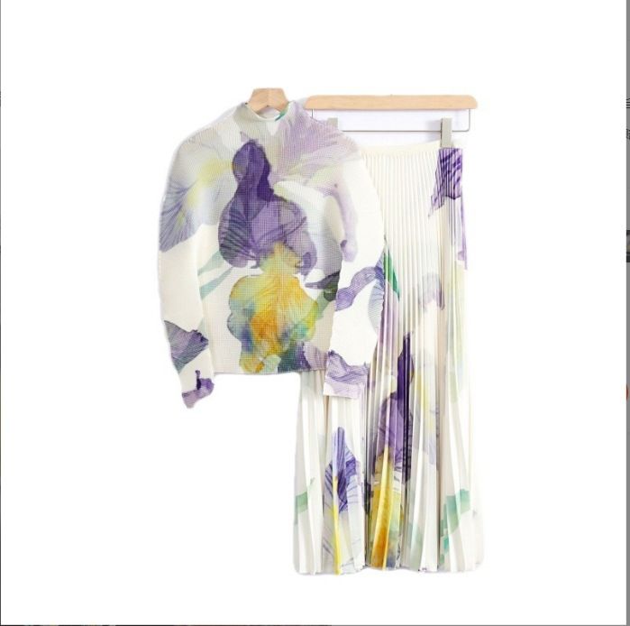 Moda donna autunno 2025 nuovo set due pezzi con top e gonna plissettati_voghion.com