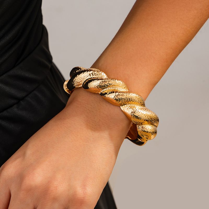 Armband Punk Brede Armband Dames Zwaar Ontwerp Ring Overdreven Draad Twist Lijn Armband_voghion.com