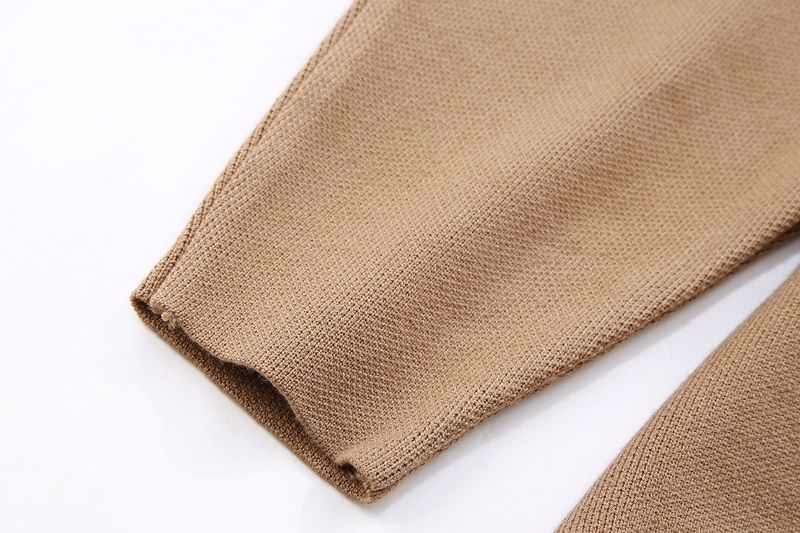 Conjunto de suéter e minissaia de malha para outono e inverno - roupa casual elegante para escritório com mangas compridas e combinação de cores puras_voghion.com