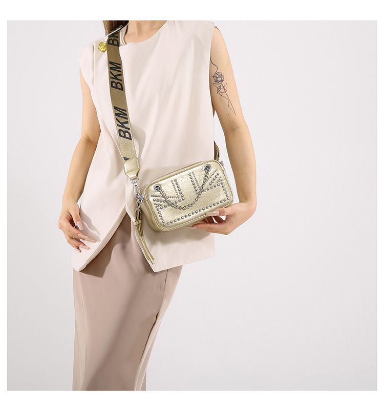 Sac à bandoulière à rivets personnalisé pour femme, nouvelle conception de niche d'été 2024, sac à bandoulière tendance_voghion.com