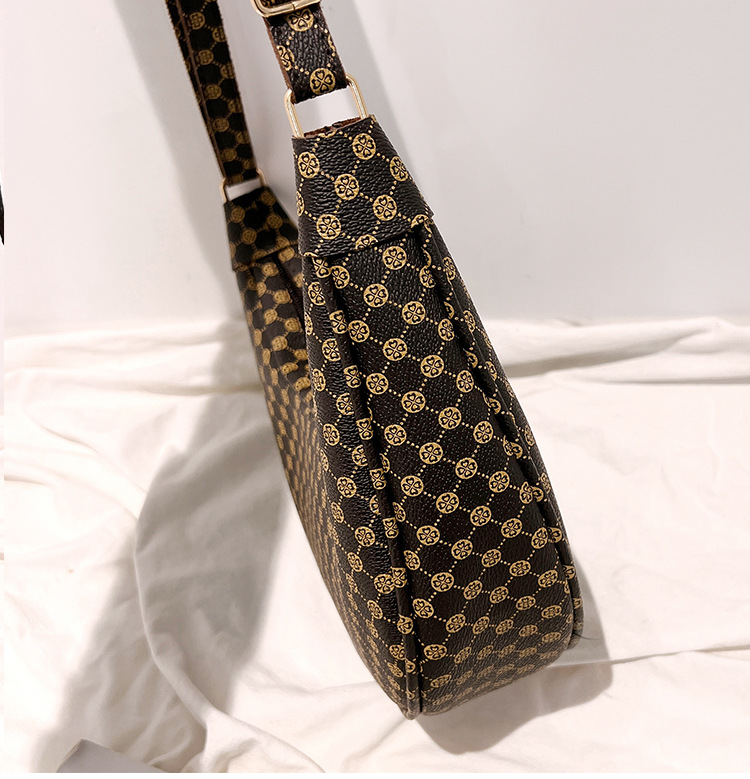 2023 New Sweet Versatile Underarm Bag Women's Bag Small Design Shoulder Bag Korean Underarm Bag Student Bag_voghion.com