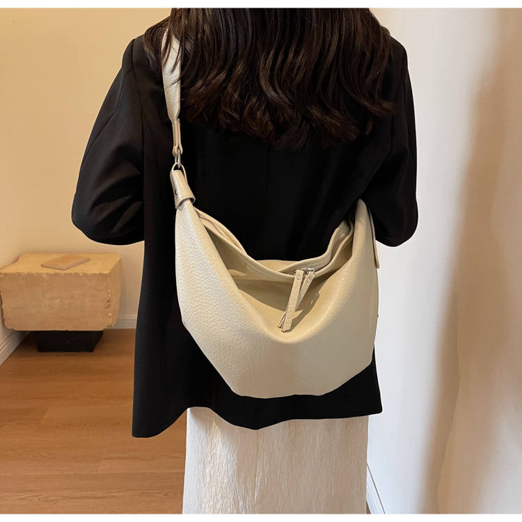 Minimalist high-capacity soft leather crossbody 2024 new Tote casual women's single shoulder dumpling bag banana boat_voghion.com