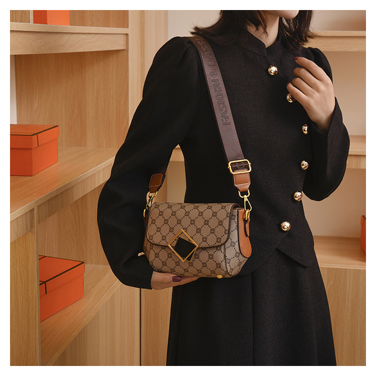 French niche esign women's 2024 new light luxury fashion printe small square versatile one shouler crossboy bag_voghion.com