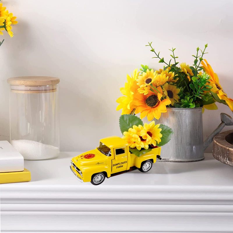 Mini camion en métal jaune décoratif avec plateau superposé en fleurs artificielles de tournesol, décoration vintage pour camion jaune_voghion.com