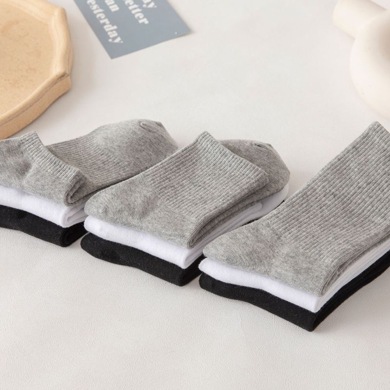 Socken Frühling und Sommer atmungsaktiv Schweiß Anti-Geruch Männer und Frauen in schwarz und weiß einfarbig Mitte der Wade Paar Socken die Baumwolle_voghion.com