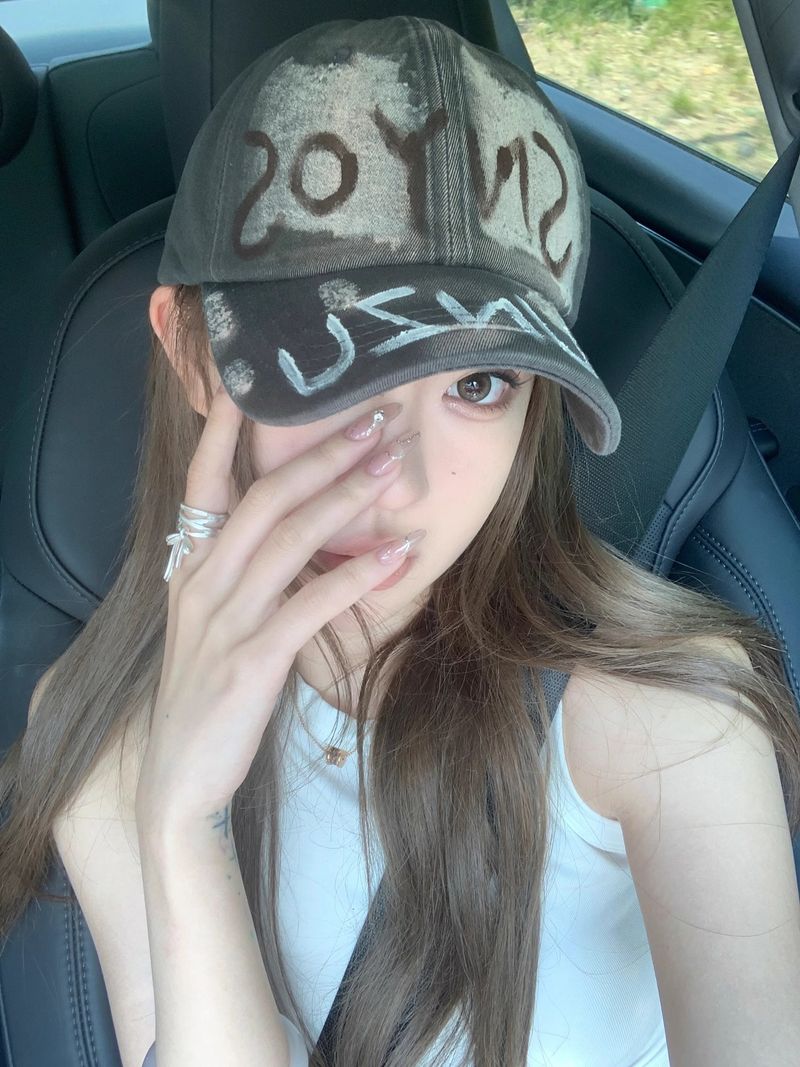 Cappellino da baseball con lettere americane lavate e dipinte a mano Super Graffiti, visiera più ampia, piastra deformata, lingua d'anatra, nuovo modello primavera estate 2025_voghion.com