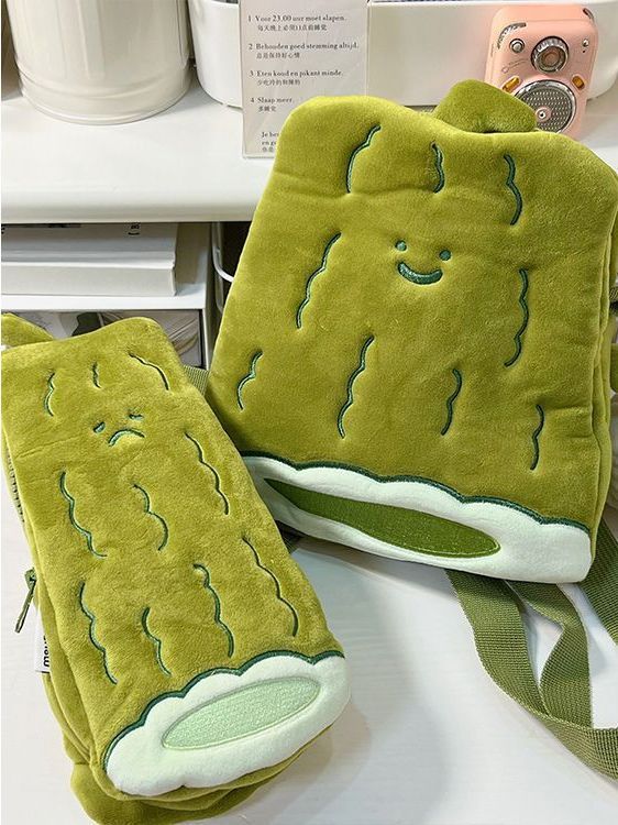 2023 Nuovo Bitter Gourd Double Shoulder Slant Cross Bag Doppio scopo Peluche Casual Carino Studente Mini Zaino_voghion.com