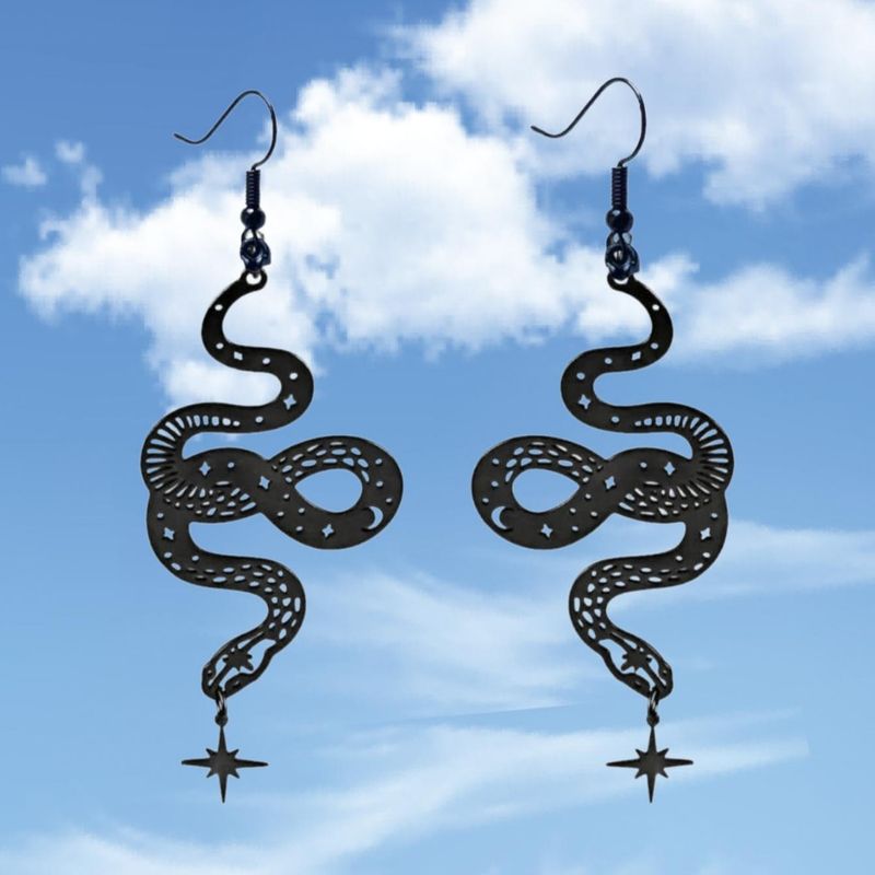 Neue Ohrringe mit schwarzer Schlange – ein individueller, vielseitiger Ohrschmuck für jeden Tag, Streetwear und Hip-Hop._voghion.com