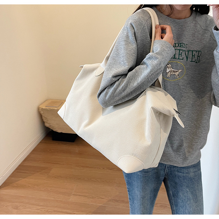 Borsa da viaggio a spalla singola per pendolarismo di grande capacità, design di nicchia, casual e versatile, semplice e alla moda, in velluto a coste, per donna_voghion.com