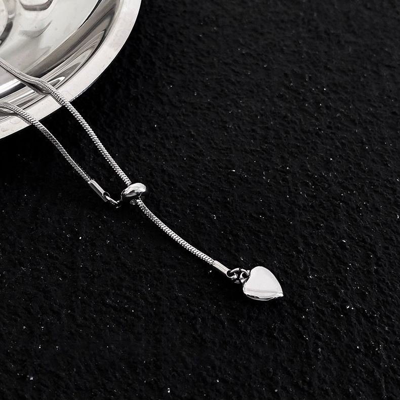 Simple high grade titanium steel heart necklace adjustable female niche design clavicle chain net red ins style sweater T chain_voghion.com