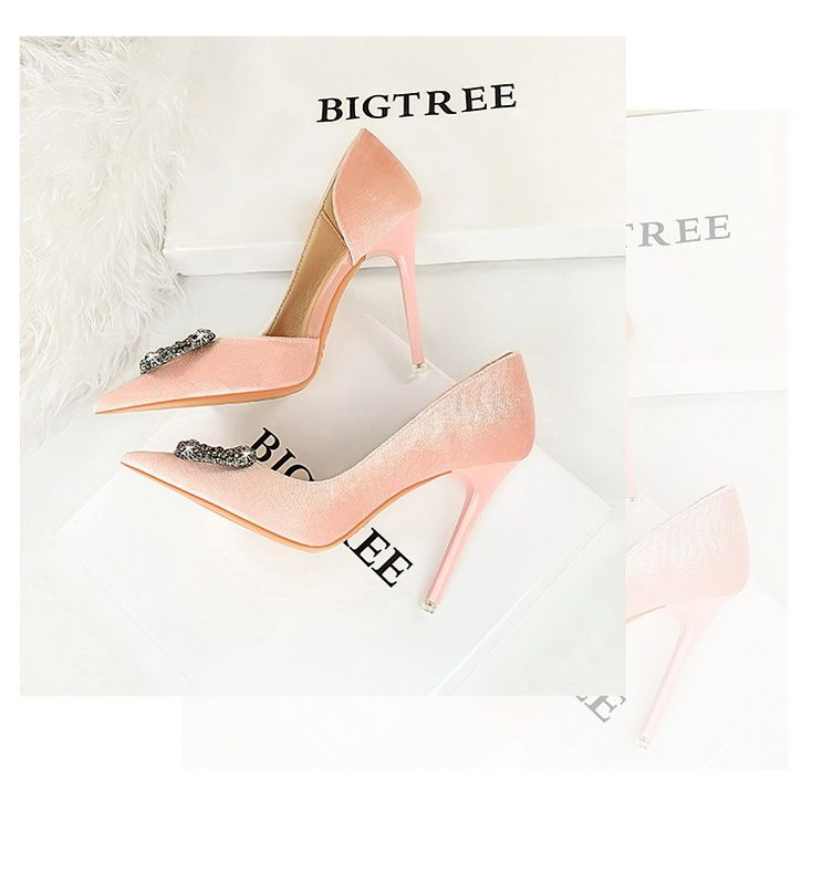 1363-K83 Bankett Dünne Absätze Verdicktes Wildleder Spitz Seitlich Hohl Metall Wasser Diamant Schnalle Ultra High Heel Einzelschuhe_voghion.com