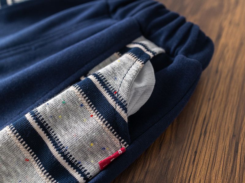 Completo per bambini 2025, nuovo ed elegante set di tre pezzi con giacca da baseball a righe e patchwork a forma di orso per bambini_voghion.com