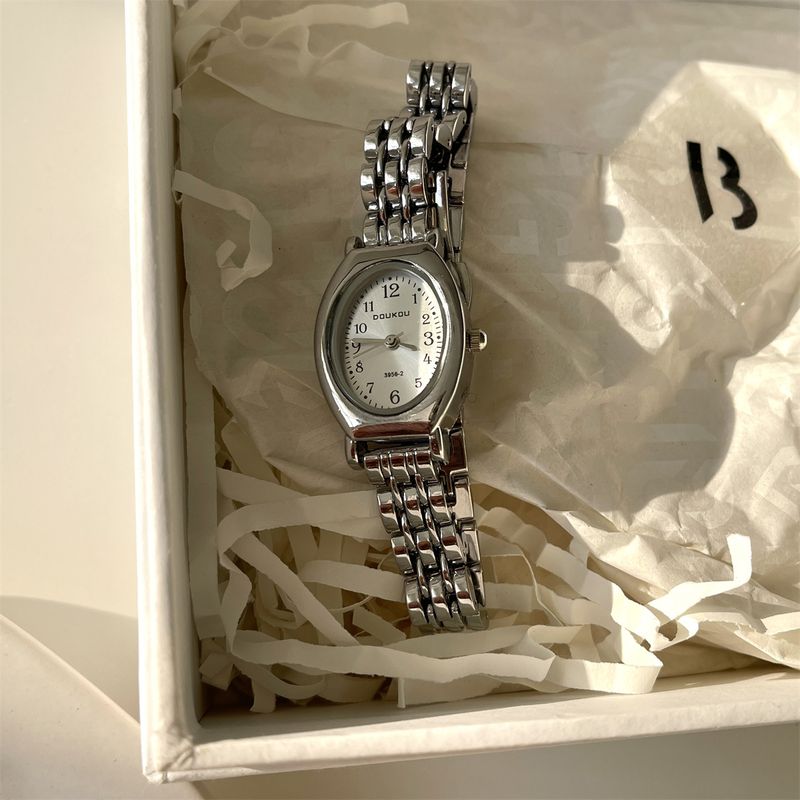 Doudou New Oval Orologio da polso da donna con cinturino in acciaio dorato e al quarzo_voghion.com