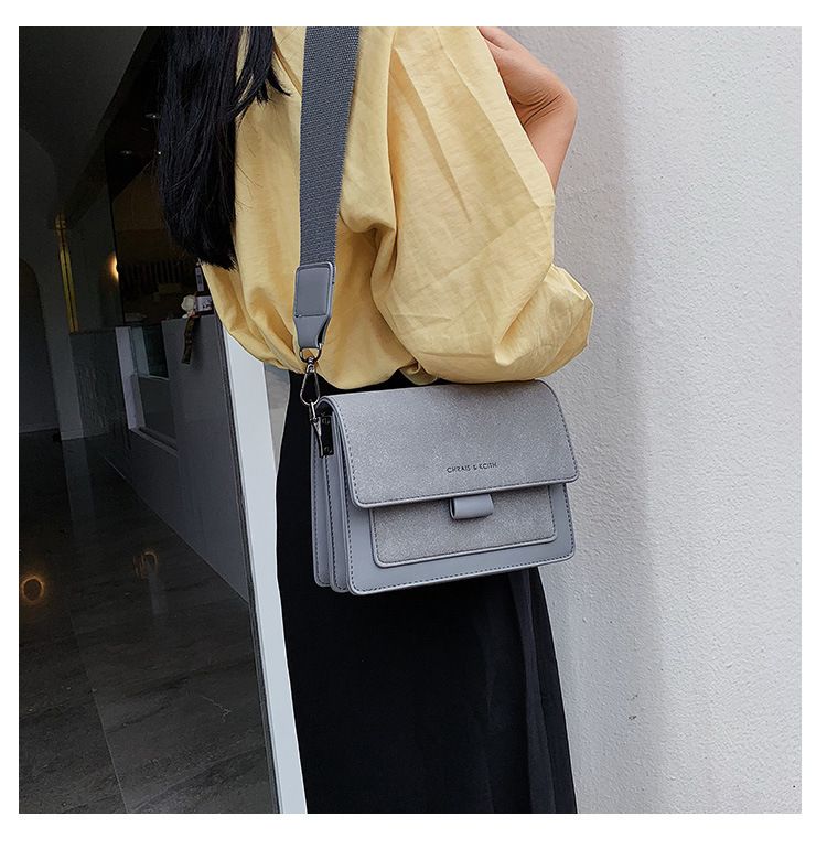 Borsa quadrata piccola smerigliata da donna 2025 con spallacci larghi, borsa a tracolla monospalla alla moda e versatile_voghion.com