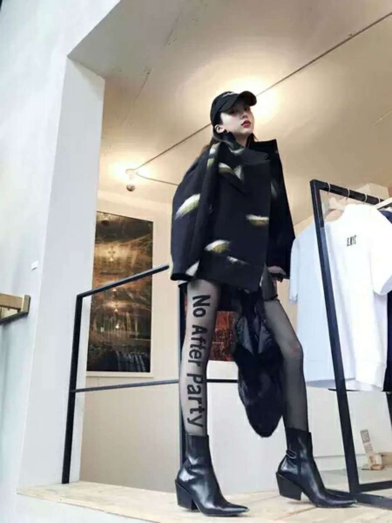 Chaussettes d'ananas coupées libres après la fête, anti-perte de poils, en soie noire avec lettre, bas en soie tendance pour femmes_voghion.com