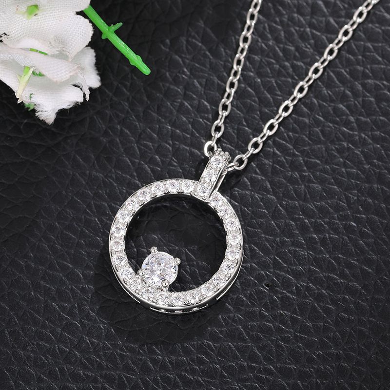 Costume simple en cercle creux, dîner de rencontre, luxe léger, haut de gamme, boucles d'oreilles et collier pour femmes de style froid de célébrité_voghion.com
