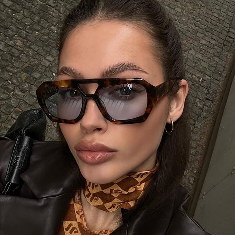 Occhiali da sole da donna Instagram influencer irregolari a doppio raggio, tendenza occhiali personalizzati a contrasto di colore semplice_voghion.com
