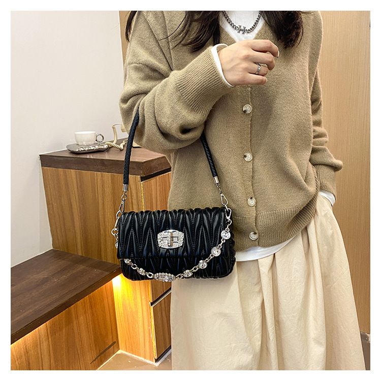 Fashionable and versatile niche chain bag one shoulder pleated diamond small fragrance style net celebrity ladies small bag ins shoulder bag_voghion.com