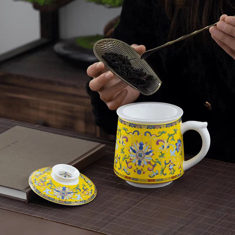 Tazza in porcellana smaltata realizzata a mano da Jingdezhen con infusore rimovibile, motivo "Fu" e coperchio_voghion.com