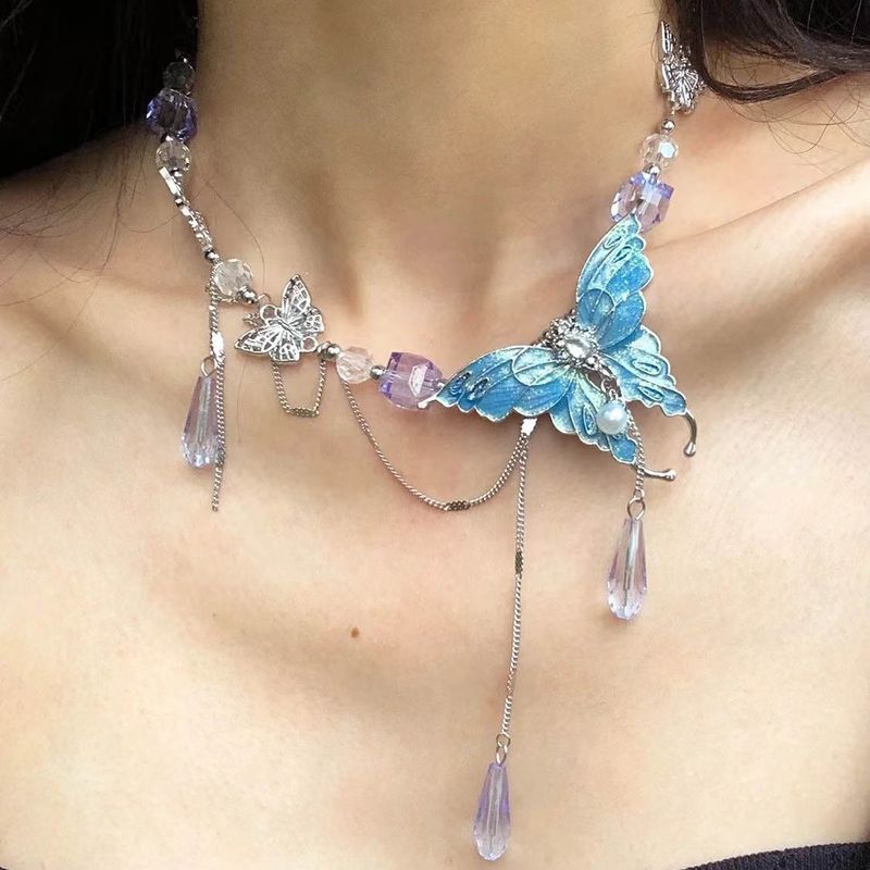 Collana con nappa a farfalla in pietra frantumata di Nicchia, con temperamento leggero e lussuoso per le donne, stile semplice e fatato._voghion.com