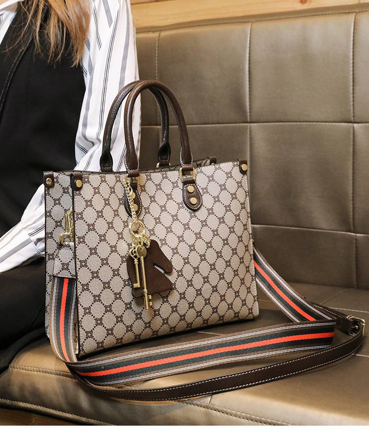 Sac fourre-tout de styliste, nouvelle tendance de la mode, atmosphère simple, fourre-tout de grande capacité, sac à bandoulière à main_voghion.com