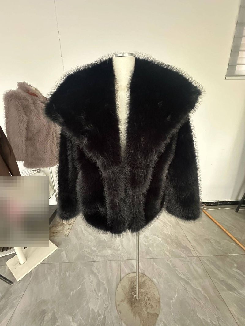 Cappotto in pelliccia sintetica di volpe per donna - Giacca invernale di media lunghezza con risvolto oversize, colore sfumato alla moda, stile street_voghion.com