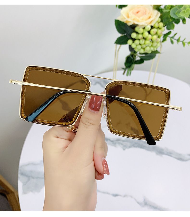 Unisex Luksuslikud mood päikeseprillid Euroopa ja USA teemantkomplektiga prillid suure raamiga naiste salendavad tänavafoto päikesevarjud_voghion.com