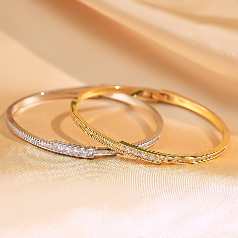 Real Gold Plated Square Zircon Splicing Clasp For Women Fashionable Light Micro Inlaid Full Diamond Bracelet_voghion.com