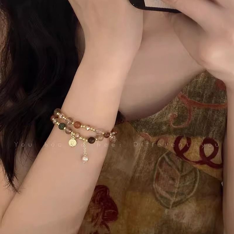 Armband met dubbele laag kristallen parelkralen voor dames met een lichte luxe en hoogwaardige uitstraling. Gestapelde armband met ins dopamine en niche-accessoires._voghion.com