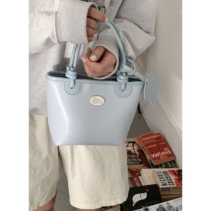 Borsa a tracolla versatile con tracolla a secchiello, stile estivo, per donna, 2025_voghion.com