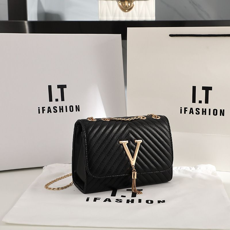 2024 Nuova tendenza della moda Semplice e versatile a strisce ricamate con decorazione a nappa a forma di V Spalla singola da donna_voghion.com