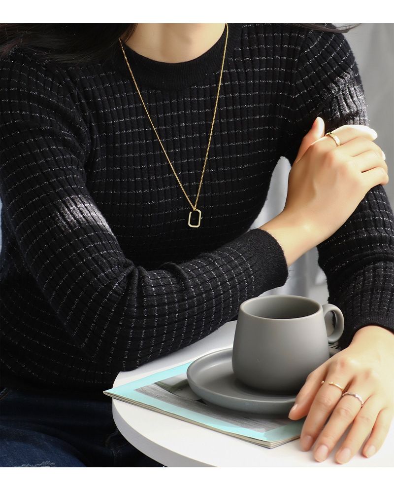 Collier pendentif géométrique en laiton plaqué or 14 carats avec incrustation de zircons_voghion.com