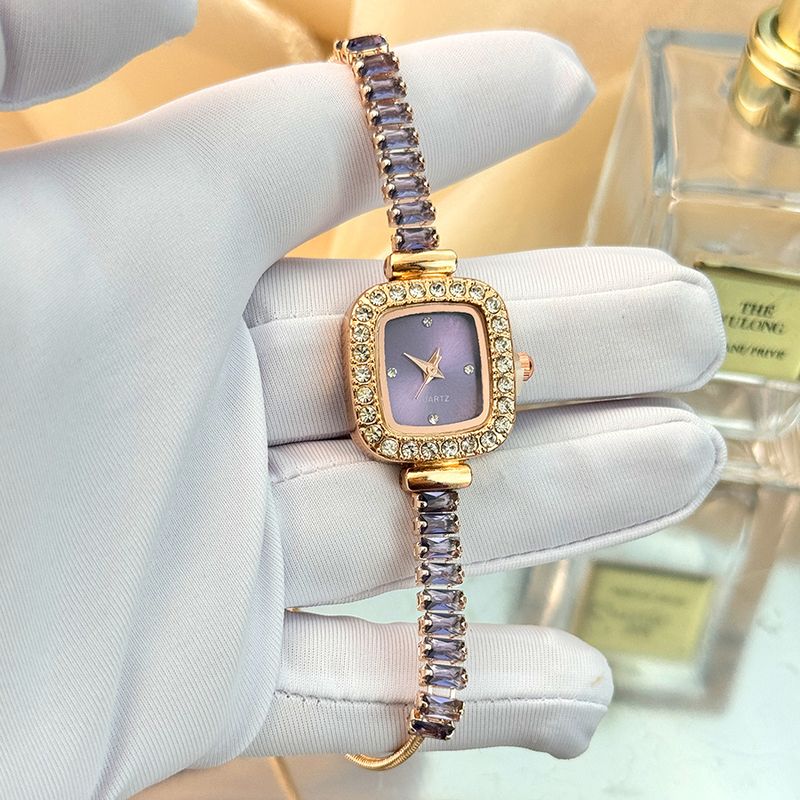 Damenarmbanduhren Zirkon Kleine Zuckerwürfel-Armbanduhr Ausziehbare Lazy Watch Außenhandel Grenzüberschreitende farbige Diamant-Damenquarzuhr_voghion.com