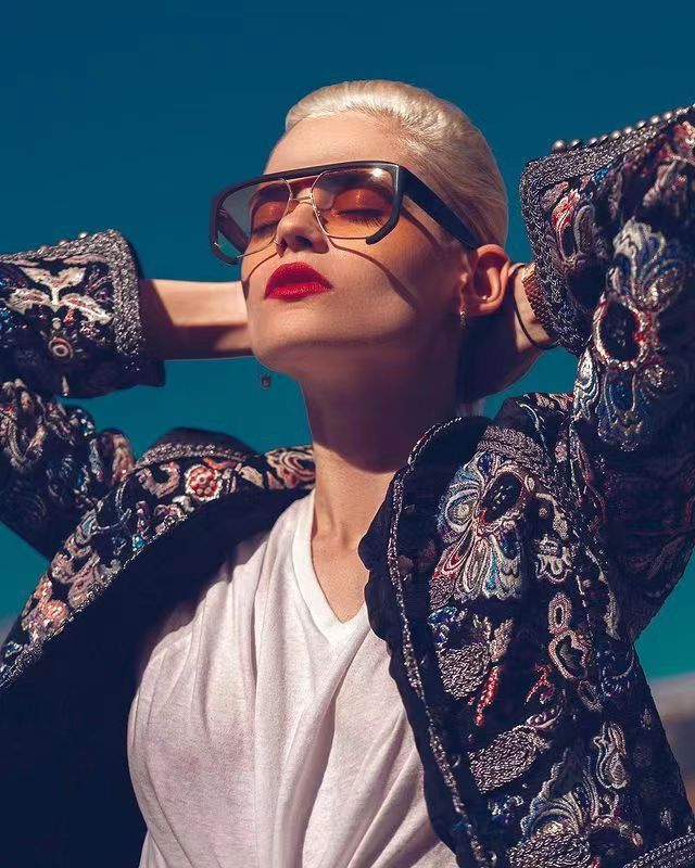 2023 Uudet punk-hip hop -suurrunkoiset yksilölliset modernit miesten ja naisten moottoripyöräaurinkolasit_voghion.com