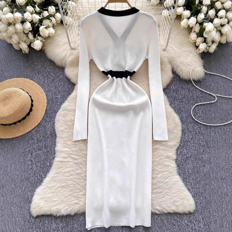 Vêtements pour femmes Automne Nouvelle robe tricotée pour femmes Rétro Couleur contrastée Col en V Boucle en métal Taille Slim Robe tricotée_voghion.com