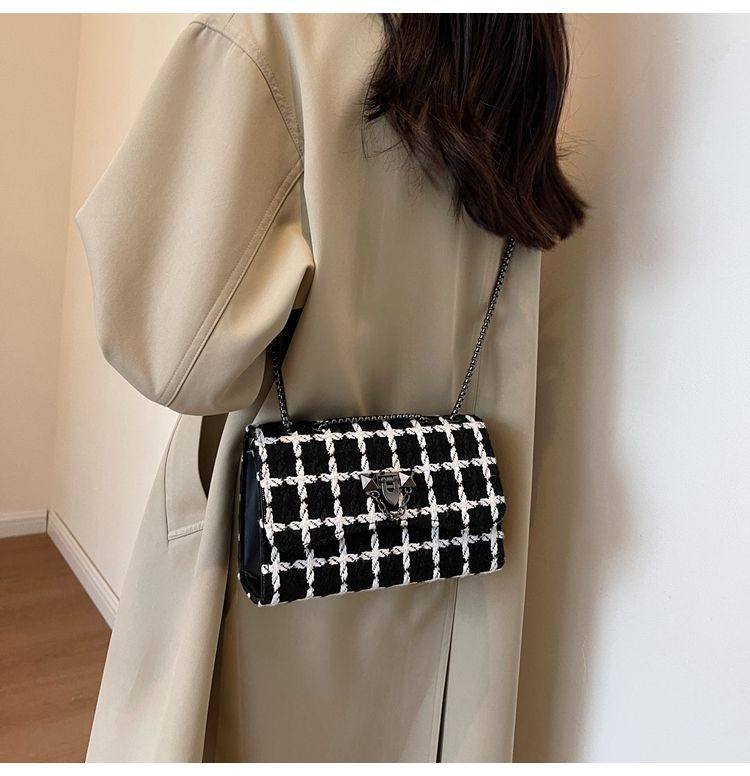 Xiaoxiangfeng Licht Luxus Wolle für Frauen 2023 Neue Trendy Mode Kette Textur Einzelnen Schulter Crossbody Kleine Quadratische_voghion.com