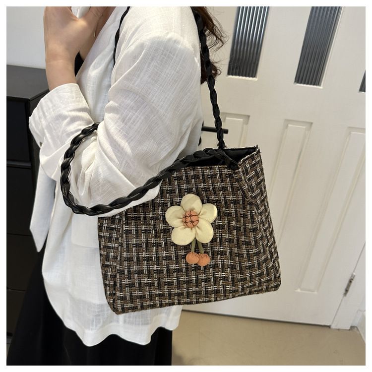 Printemps/été nouveau sac pour femme sac tissé en paille sac fourre-tout minimaliste de grande capacité bord de mer loisirs vacances sac tissé boucle magnétique pour la plage d'été_voghion.com