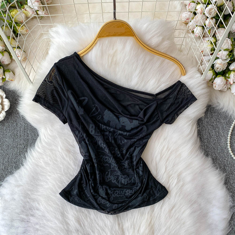 Maglietta estiva da donna, a maniche corte, con scollo obliquo, spalle scoperte, con pieghe in rete stampate e top corti aderenti in vita._voghion.com