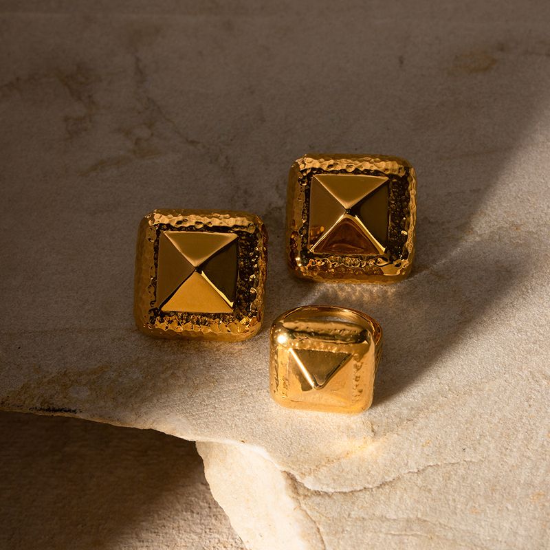 Nuovo anello estivo con rivetti francesi in metallo e orecchini in stile punk._voghion.com