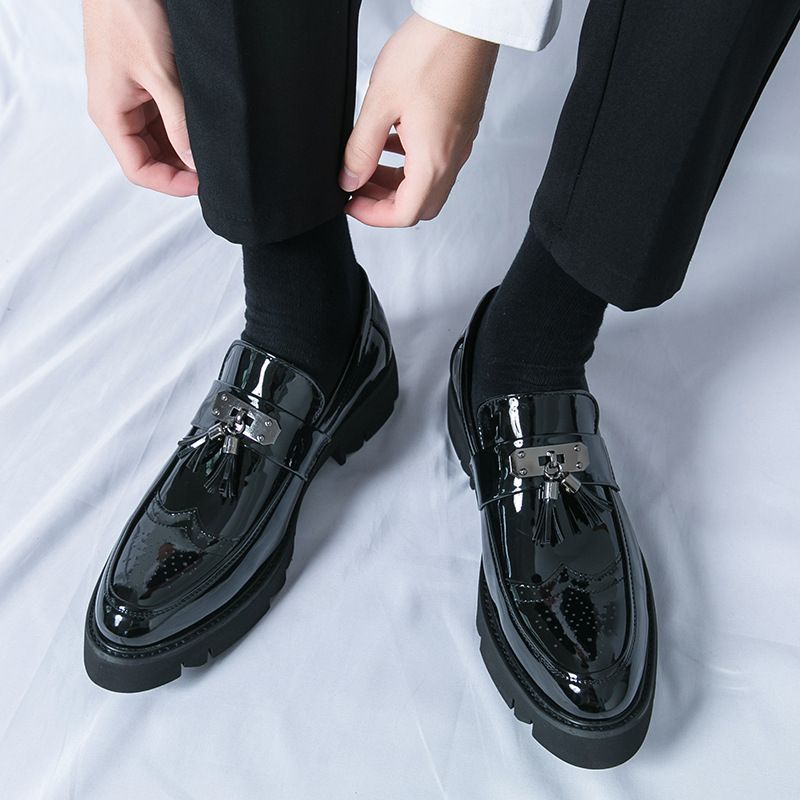 Mocasines de suela gruesa con flecos brillantes, versión coreana, para hombre, zapatos de cuero pequeños de moda._voghion.com