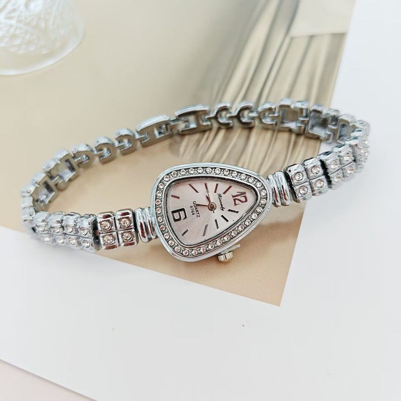 Light Fashion Snake-Shaped Diamond-Inlaid Women's Heart Flower-Shaped Quartz Bracelet Watch For Girls_voghion.com