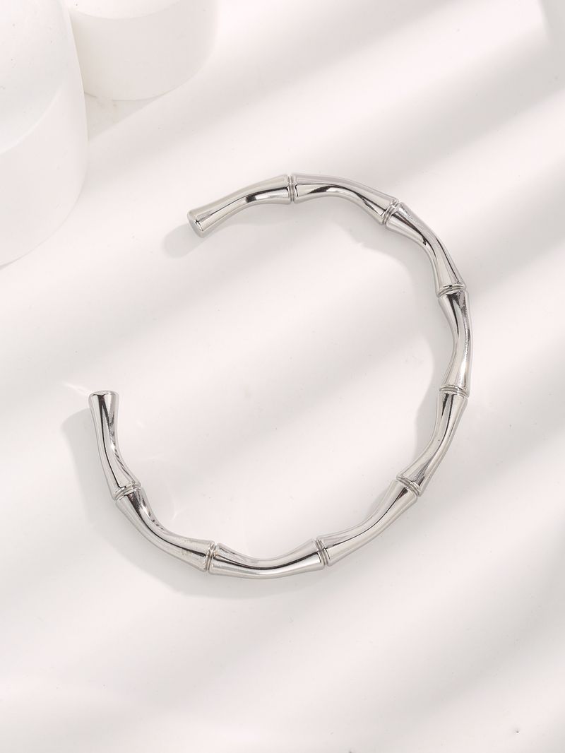 Delicato bracciale rigido sottile e semplice da donna, placcato oro, fatto a mano, gioiello minimalista_voghion.com