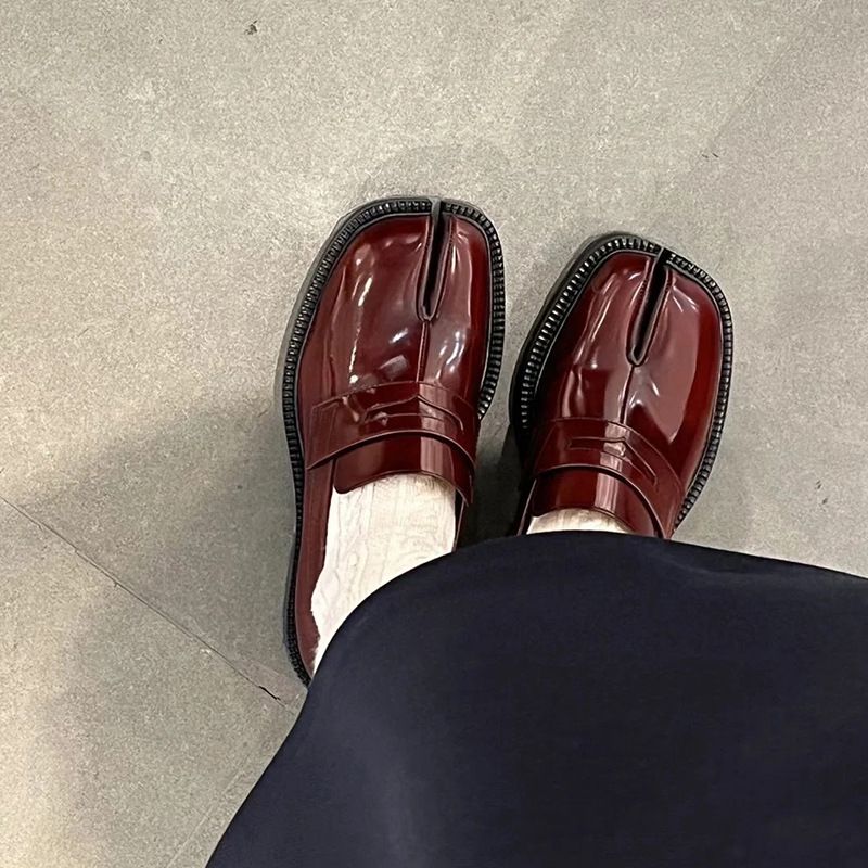 2025 New Tabi Split-Toe For Men Thick-Soled Single Patent Leather Slip-On Lazy Pig's Hoof Shoes Loafers_voghion.com