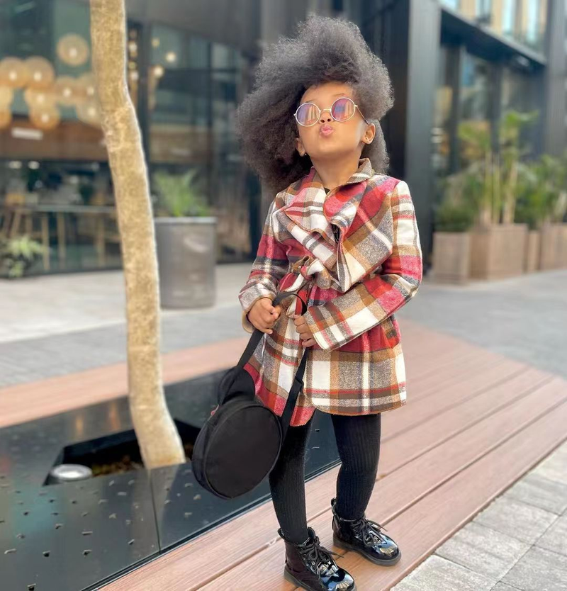 M8080 giacca autunno bambini colletto scozzese neutro top satinato a maniche lunghe trendy stile di media lunghezza_voghion.com