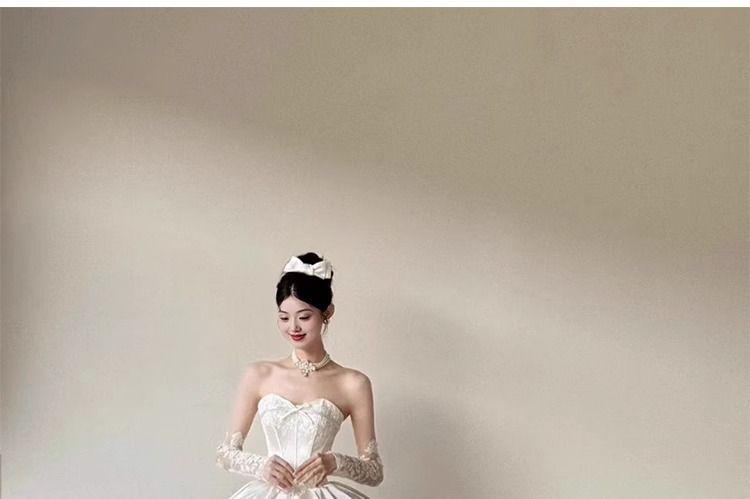 Vintage-Brautkleid aus Spitze – Schlankmachendes A-Linien-Satinkleid mit langen Ärmeln und Schleppe, Prinzessinnenärmeln und Korsettrücken (XS-XXL)_voghion.com